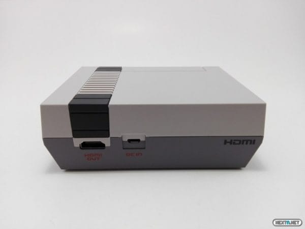 Vista trasera de la NES Classic Mini