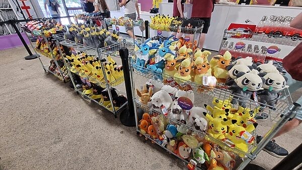 Pokémon GO Fest 2024 - Madrid merchandising