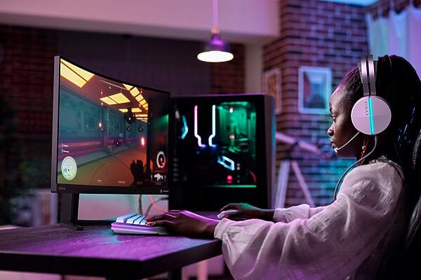 Monitor gaming Philips Evnia 27M2C5200W curvo de 27 pulgadas