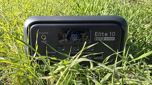Generador eléctrico solar Bluetti Elite 10 Mini césped
