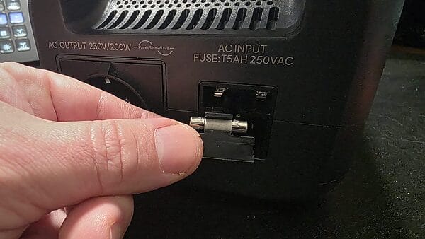 Generador eléctrico solar Bluetti Elite 10 Mini fusible T5AH 250VA